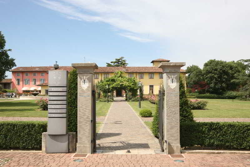 Antico Borgo La Muratella — 4-Star Luxury Hotel in Cologno Al Serio, Italy