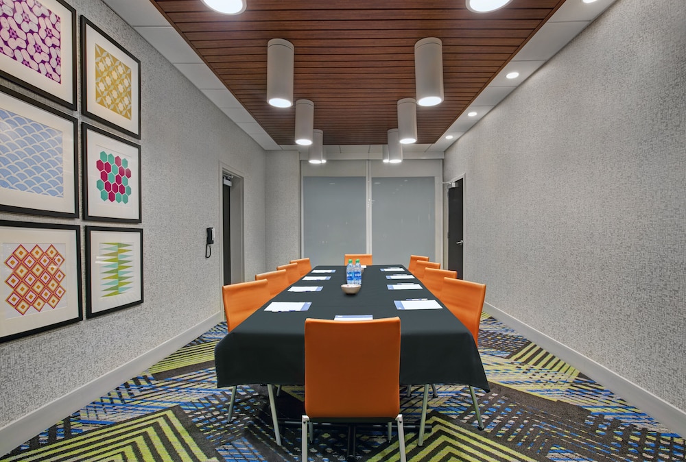 Holiday Inn Express & Suites Milwaukee Brookfield by IHG - photo 48