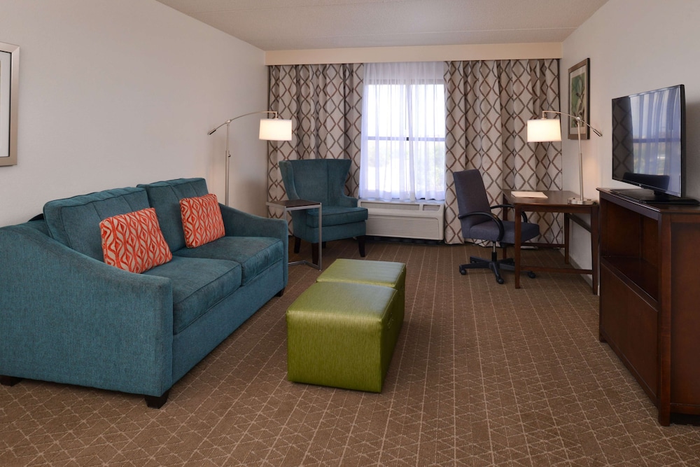 Hampton Inn & Suites Pueblo Southgate - photo 26
