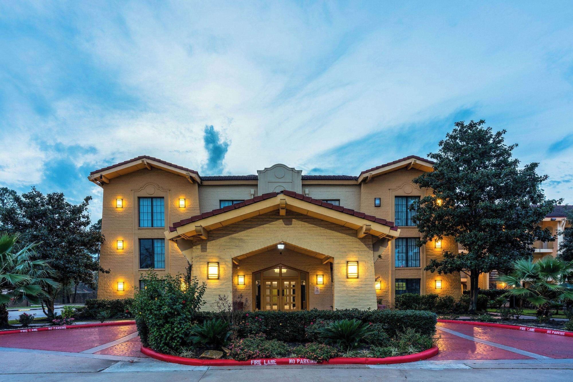 Super 8 by Wyndham The Woodlands North - photo 29
