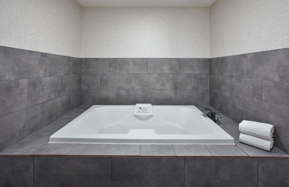 Hampton Inn Cincinnati Northwest Fairfield - photo 12