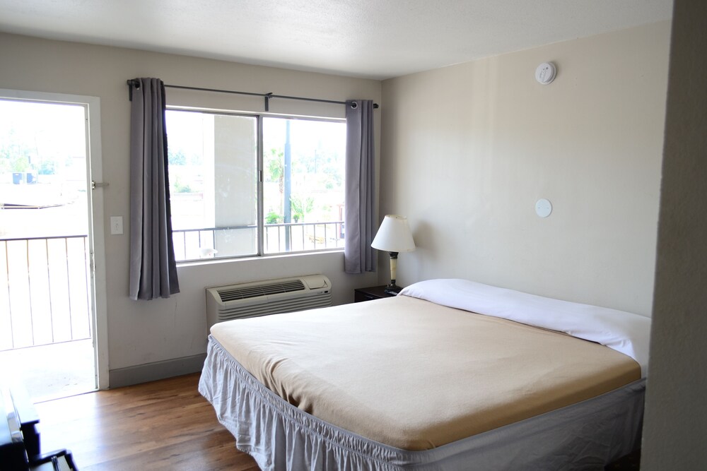 Harmony Inn and Suites - photo 17