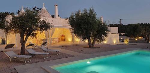 Trullo Antico with exclusive swimming pool in Cisternino, Italy
