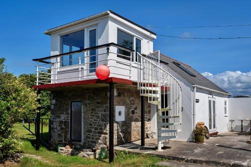 Finest Retreats The Watchtower at Western Watch — 4-Star Luxury Hotel in Penzance, United Kingdom