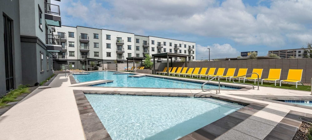 Landing Phoenix Warehouse District — Phoenix