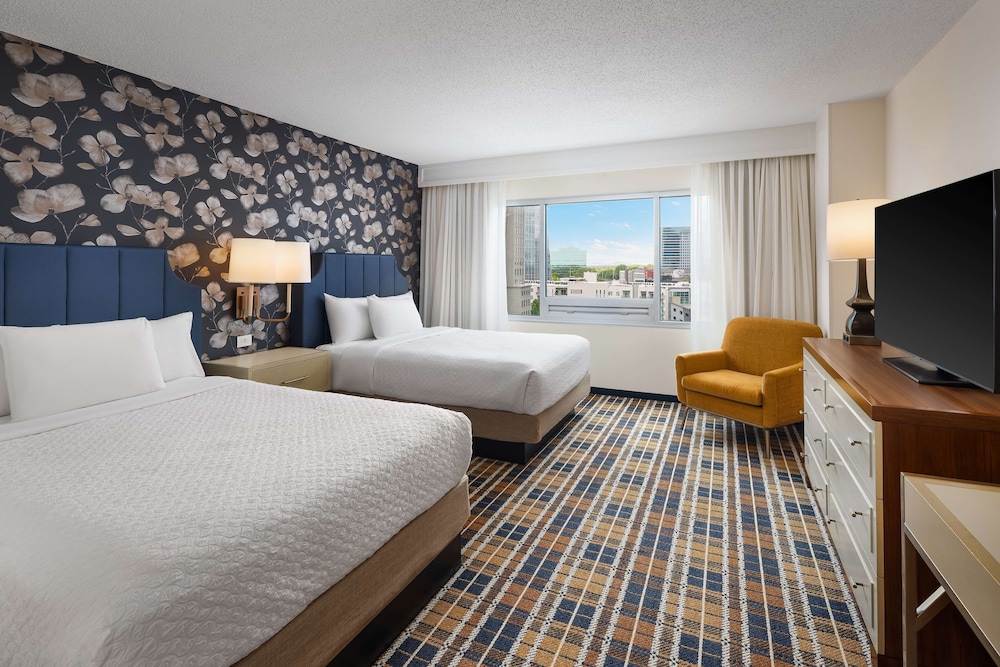 Embassy Suites by Hilton Atlanta Buckhead - photo 9