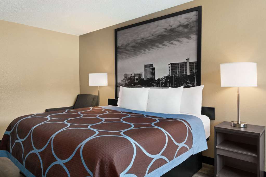 Super 8 by Wyndham Gulfport Airport NW Near Biloxi - photo 34