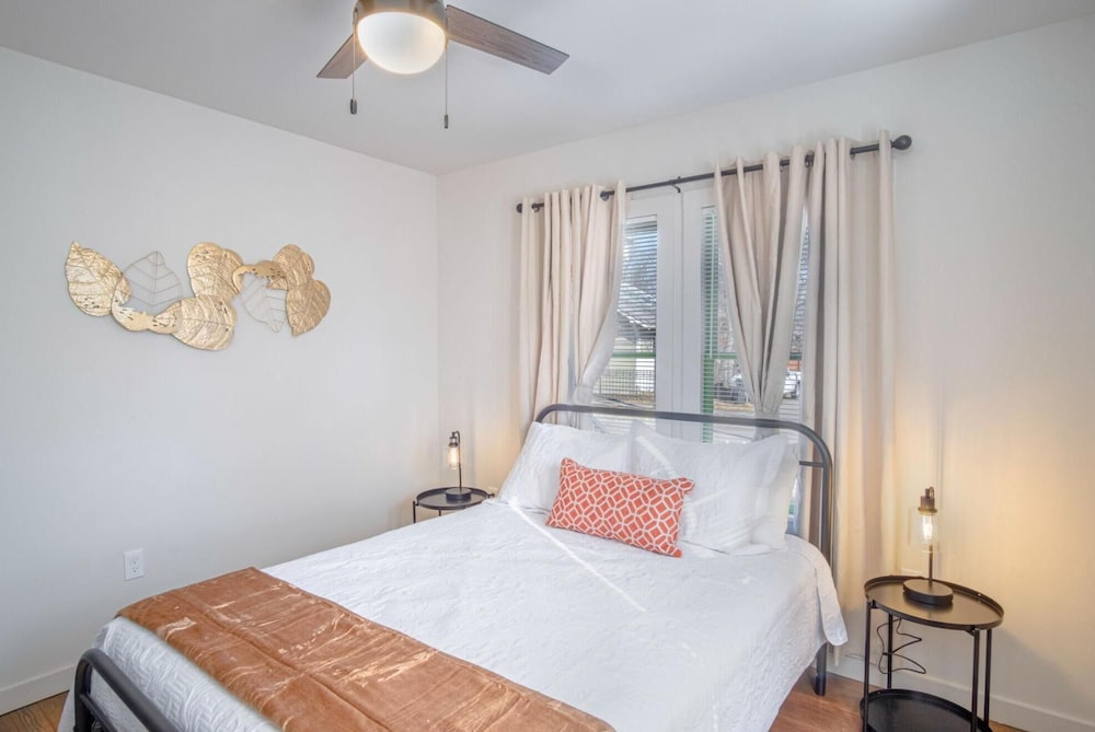 Dazzling 3 BR2 BA Home Near Downtown Tower Americas - photo 13