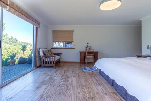 Aristea garden unit amazing mountain views