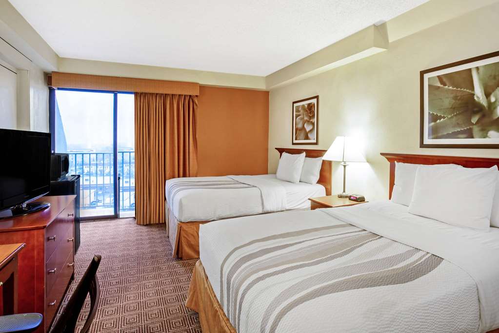 La Quinta Inn & Suites by Wyndham Stamford New York City — hotel in Stamford