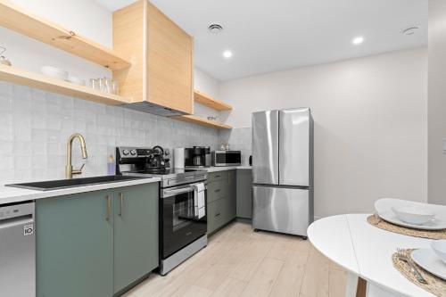 The Olympia: Front Street Flats — 4-Star Luxury Hotel in Belleville, Canada