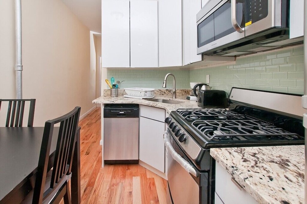 Upscale Newly Renovated 2 BR on Midtown East New York - photo 16