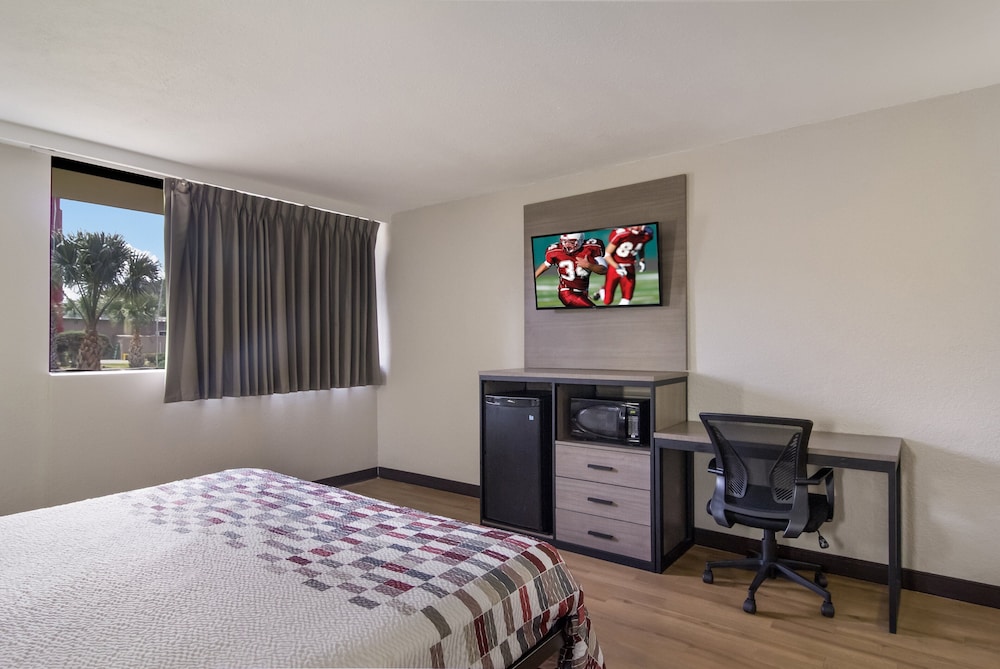 Red Roof Inn & Suites Brunswick I 95 - photo 19