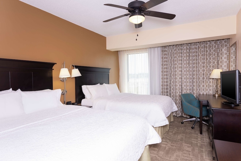 Hampton Inn & Suites Cleveland Airport Middleburg Heights - photo 21