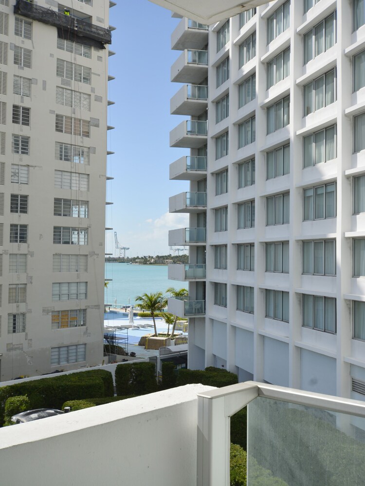 Suite 1100 West Av in a 4 Hotel Pool With DJ #601 - photo 35