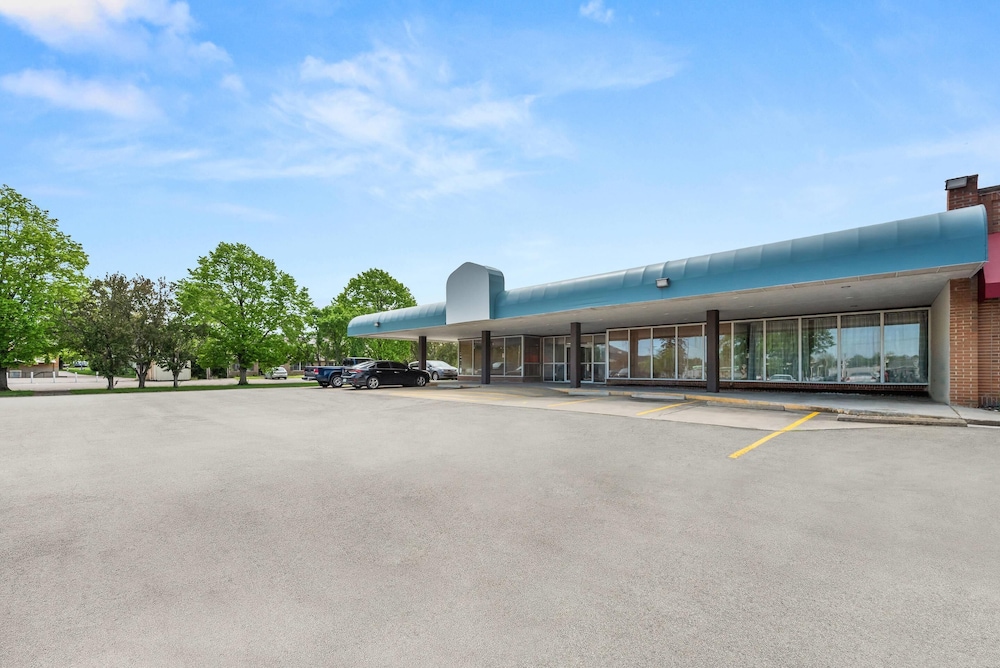 Suburban Studios Fairborn Dayton - photo 30