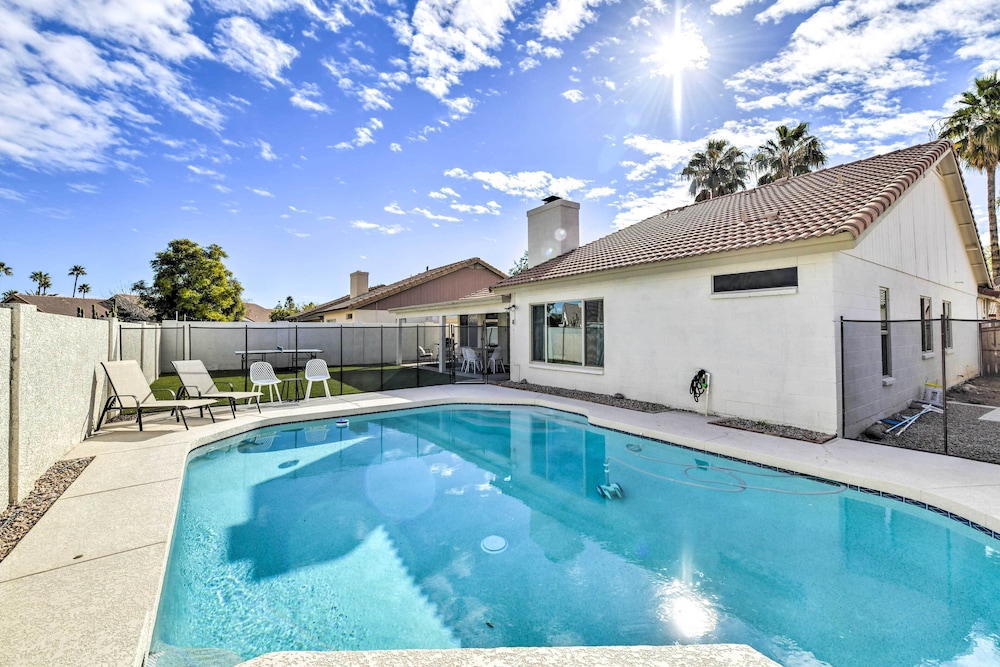 Pool BBQ & Patio: Gilbert Getaway Near Golfing in Gilbert, United States
