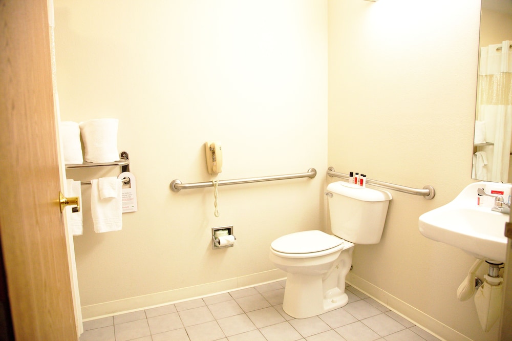 Ramada Limited by Wyndham Bloomington I 55 & I 74 IL - photo 17