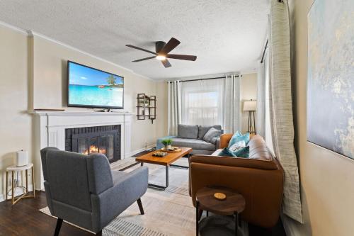 Entire 3 story house in Speedway Pets OK — 4-Star Luxury Hotel in Indianapolis, United States