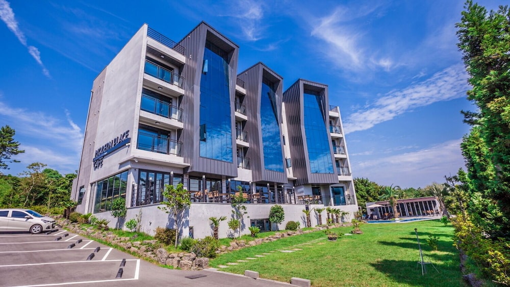 Modern Place jeju - carbon neutral hotel in Seogwipo