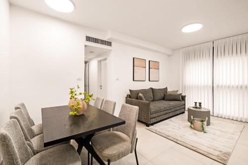 Stylish 2 Bedroom Apartment Near Major Attractions — 4-Star Luxury Hotel in Jerusalem, Israel