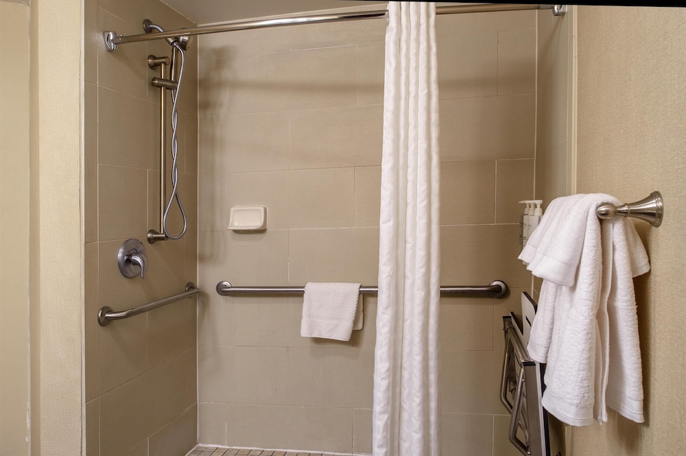 Hampton Inn by Hilton St. Louis Airport - photo 65