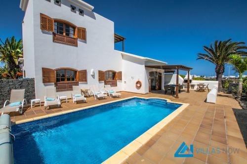 Villa Valentina LH156 By Villas Now Ltd — 4-Star Luxury Hotel in Playa Blanca, Spain