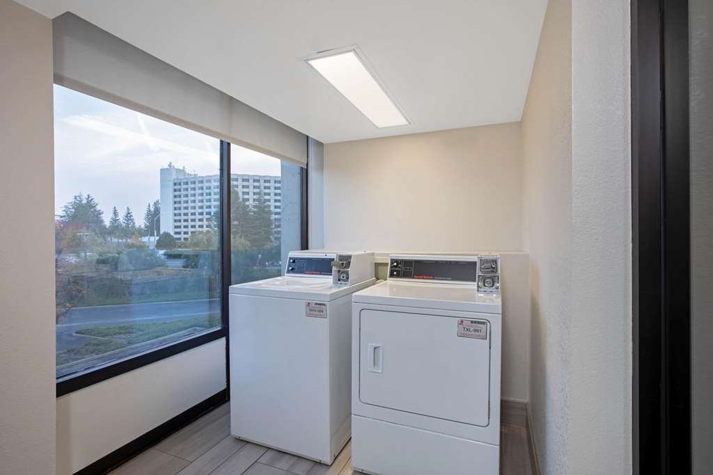 La Quinta Inn & Suites by Wyndham Rancho Cordova Sacramento - photo 45