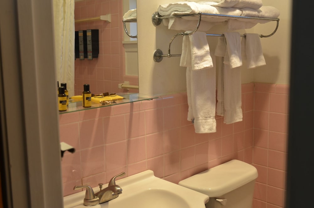The Oak Motel - photo 23