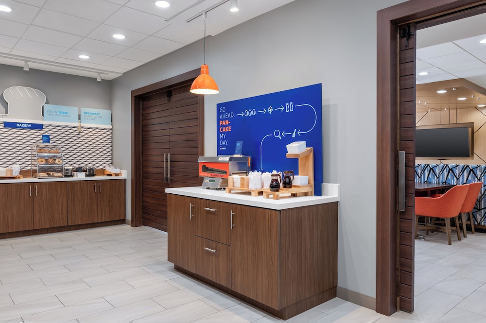 Holiday Inn Express & Suites Stevensville Benton Harbor an IHG Hotel - photo 62