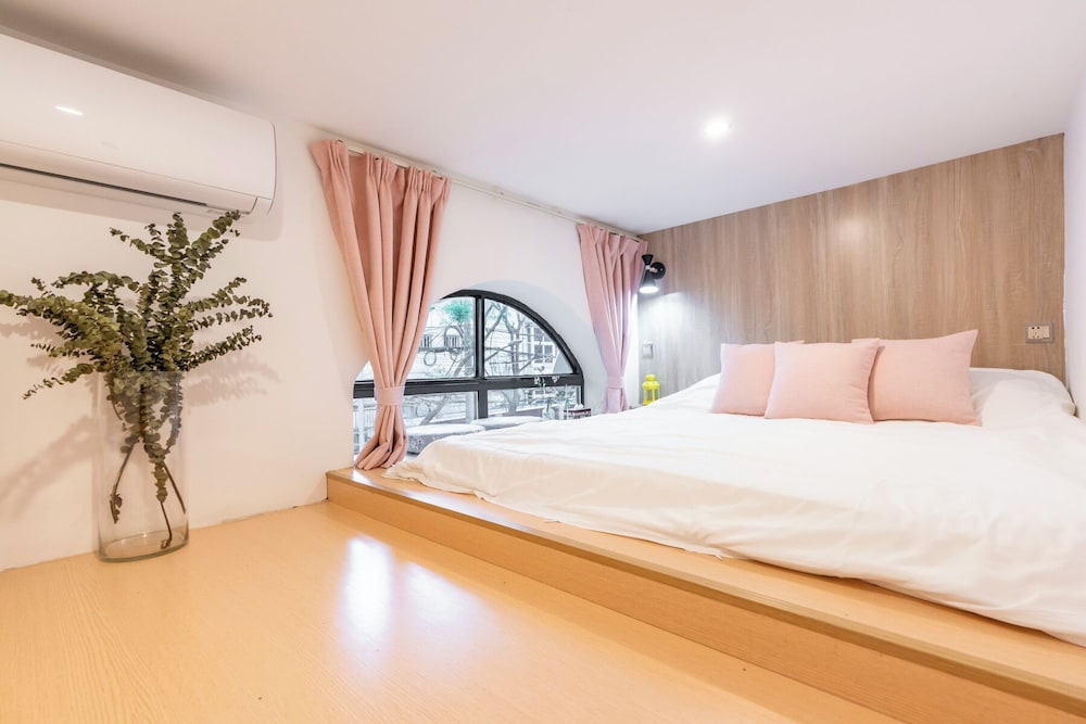 Shanghai Hills&XING 1881 Homestay Near Line2 West Nanjing Rd — 4-Star Luxury Hotel in Shanghai, People's Republic of China