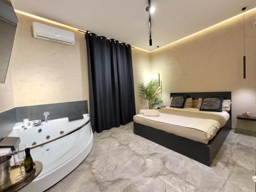 Falco Boutique Home with Jacuzzi — 4-Star Luxury Hotel in Naples, Italy