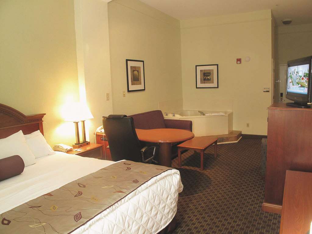La Quinta Inn & Suites by Wyndham Kerrville - photo 24