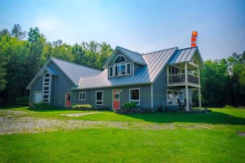 Dragonwood Bunk House — 4-Star Luxury Hotel in Guilford, United States