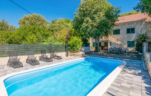 Stone House Iva Vinjani Donji — 4-Star Luxury Hotel in Donji Vinjani, Croatia