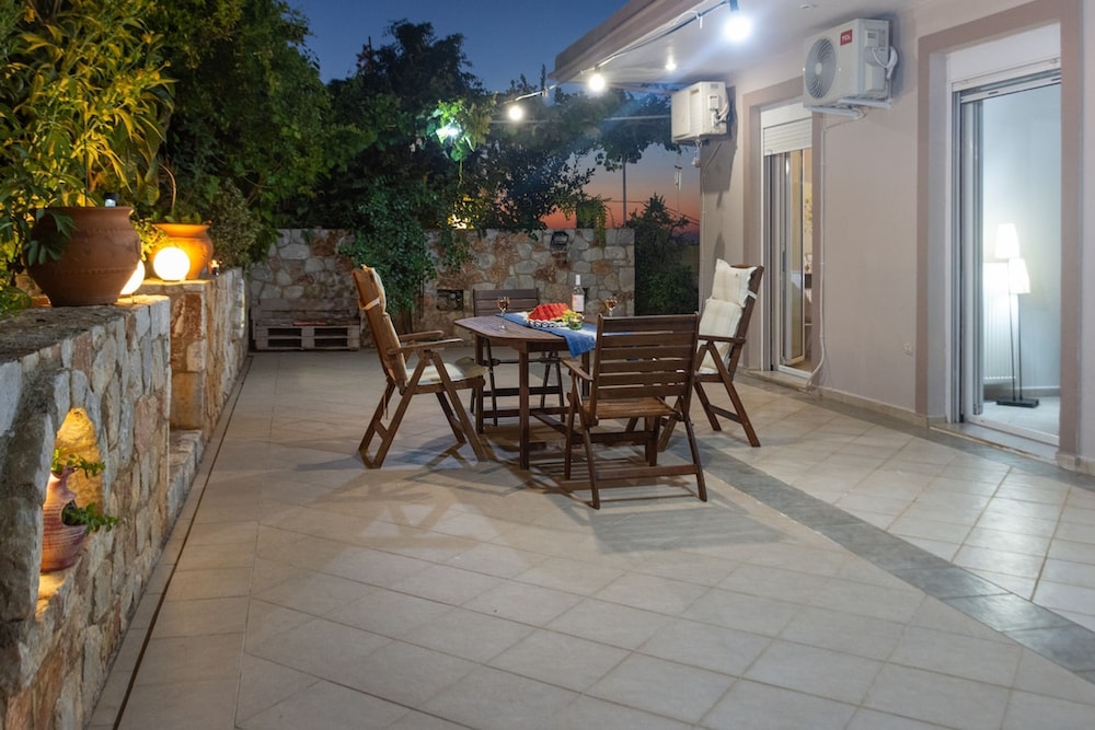 Casa Anthea 3 Bedroom Apartment With Garden — 4-Star Luxury Hotel in Chania, Greece