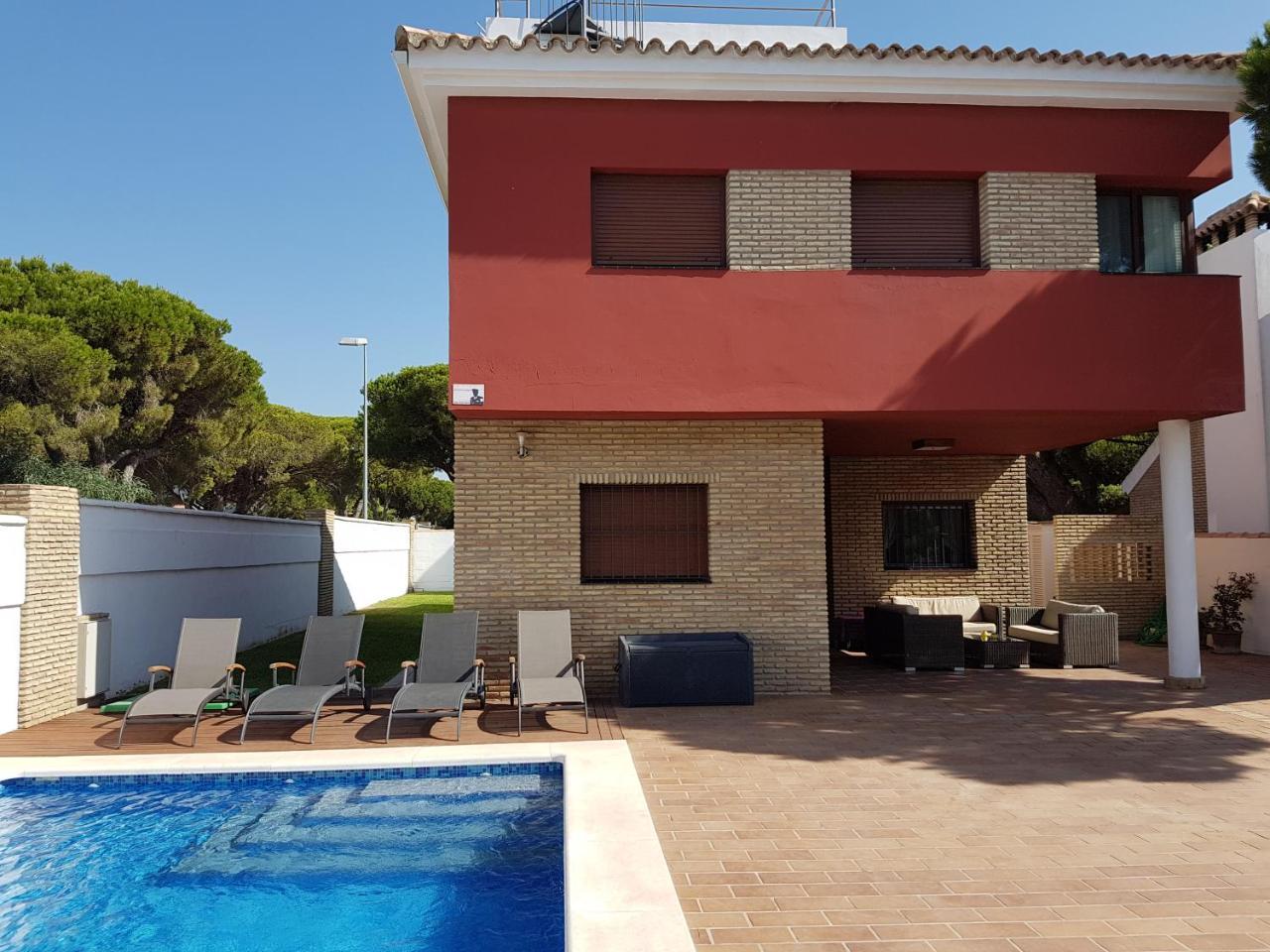Chalet Nora — 4-Star Luxury Hotel in Chiclana De La Frontera, Spain