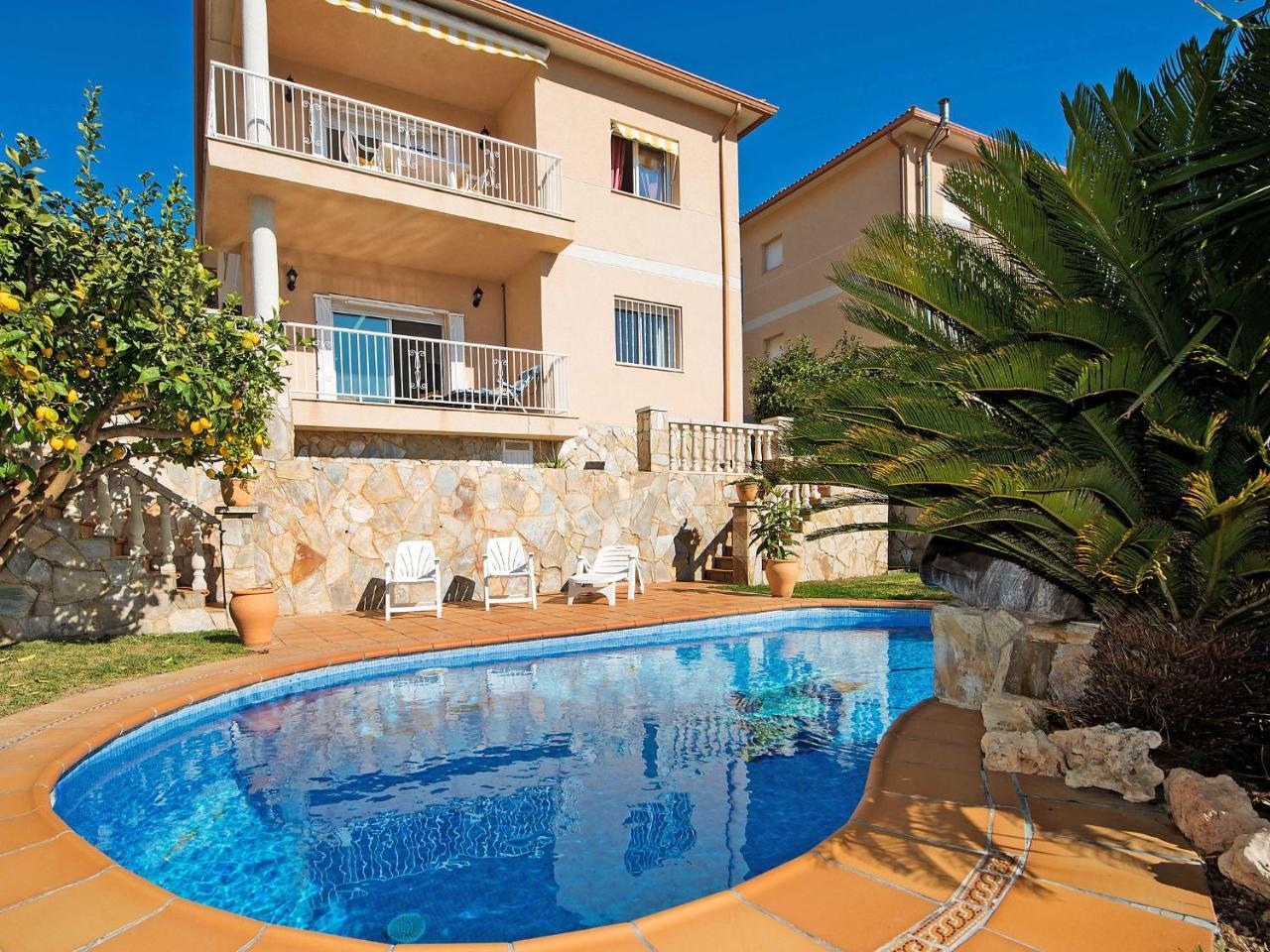 Casa Juan Four Bedroom — 4-Star Luxury Hotel in Calafell, Spain