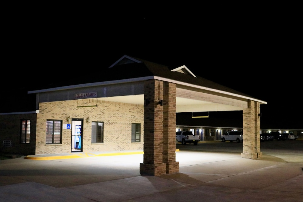 Heritage Inn & Suites - photo 17