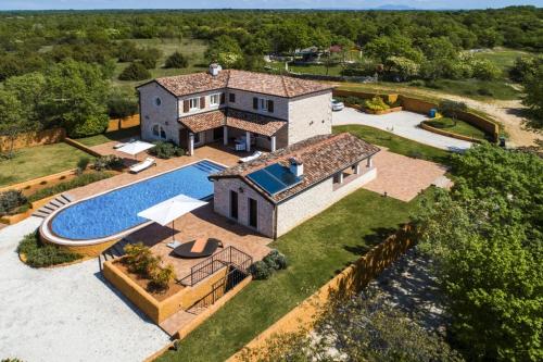 Villa Luxoria Ema — 4-Star Luxury Hotel in Fazana, Croatia