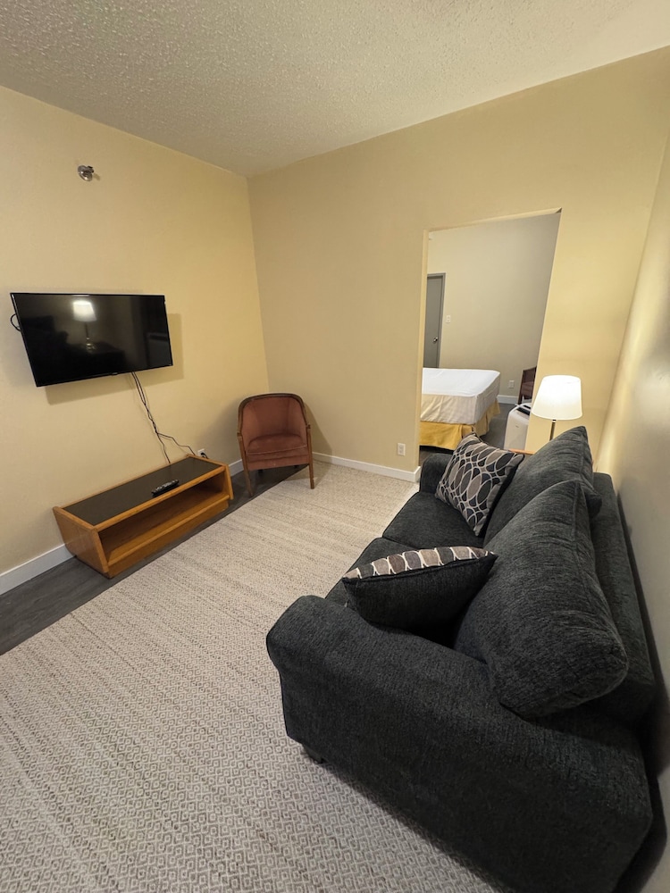Kenricia Hotel — Kenora — photo 5