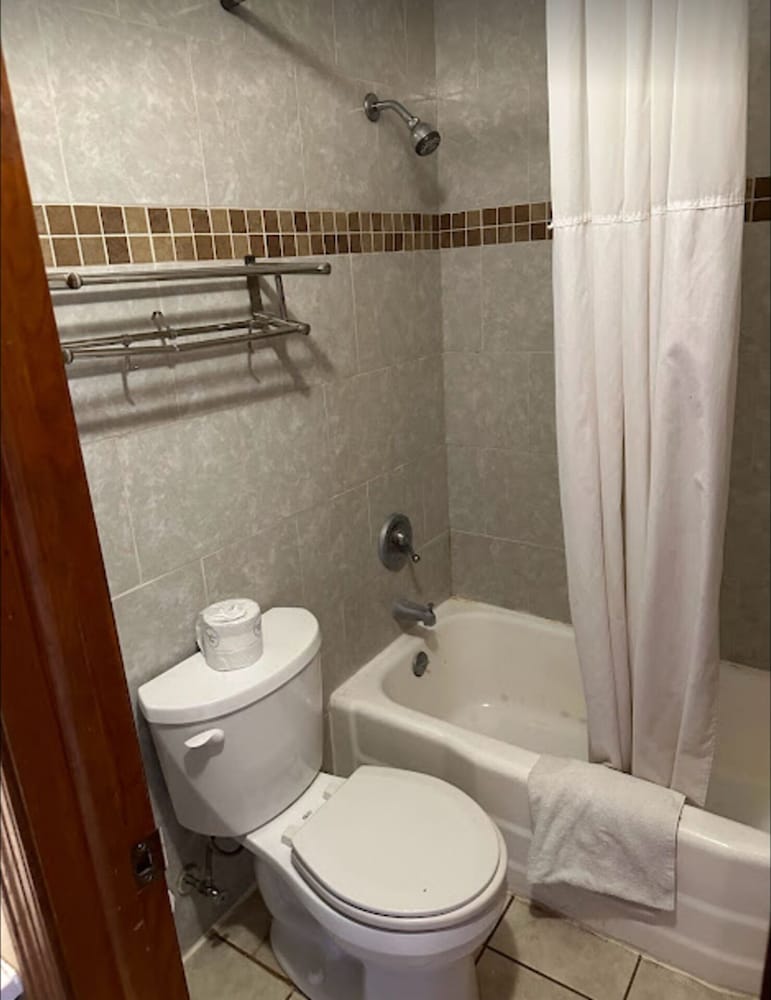 Love Hotels Western Holiday by OYO at Harlan Lake NE - photo 27