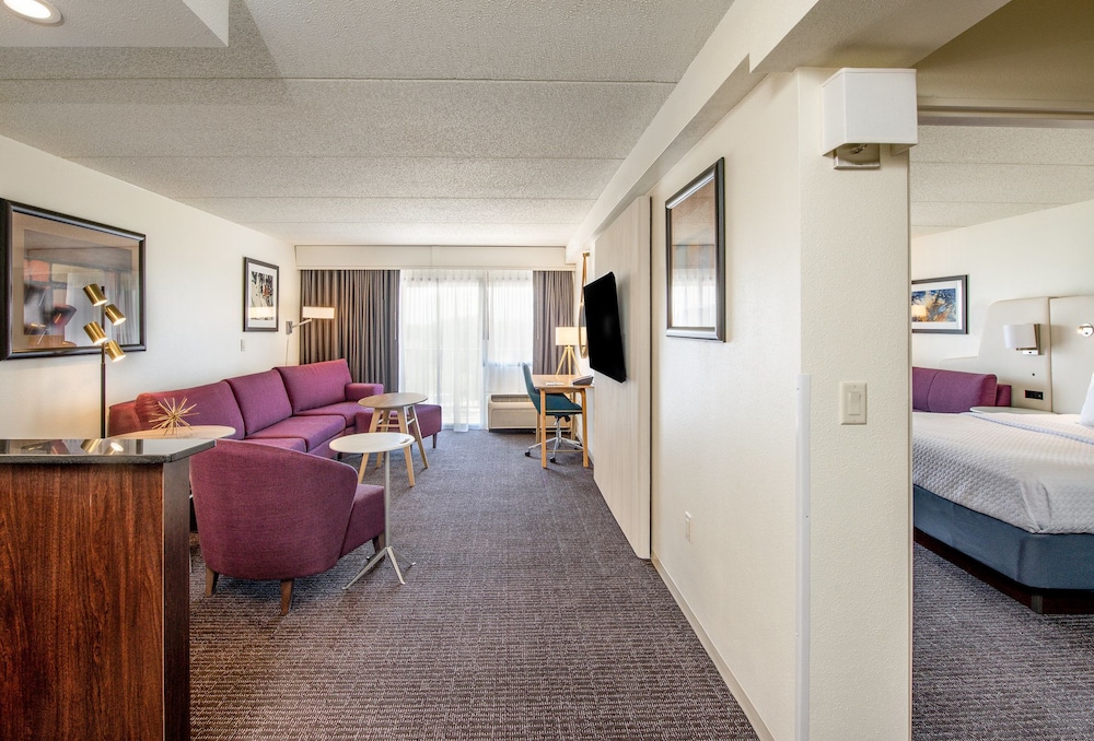 Crowne Plaza Milwaukee Airport by IHG - photo 4
