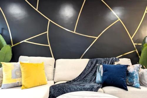 Elegant Home 8 mins to Washington DC & and Old Town — 4-Star Luxury Hotel in Alexandria, United States