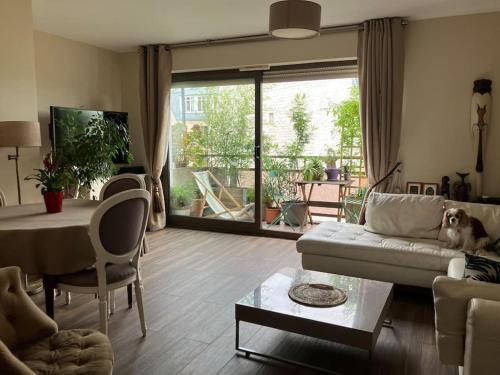 Eiffel Tower View Balcony Trocadero - last minute hotel in Paris