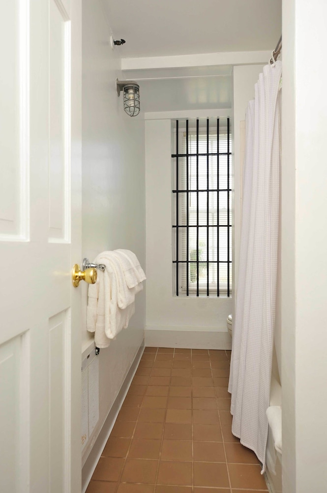Jailhouse Inn - photo 25