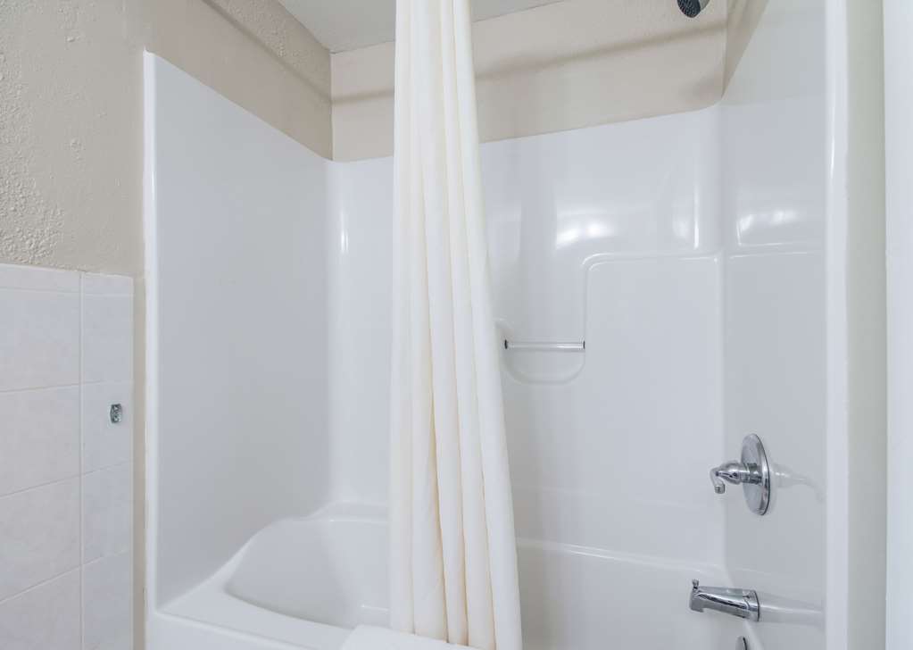 Econo Lodge Mechanicsburg Harrisburg West - photo 20