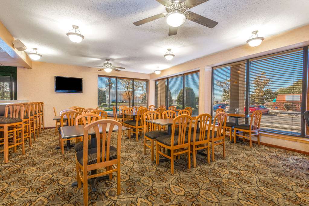 Days Inn & Suites by Wyndham Albuquerque North - photo 14