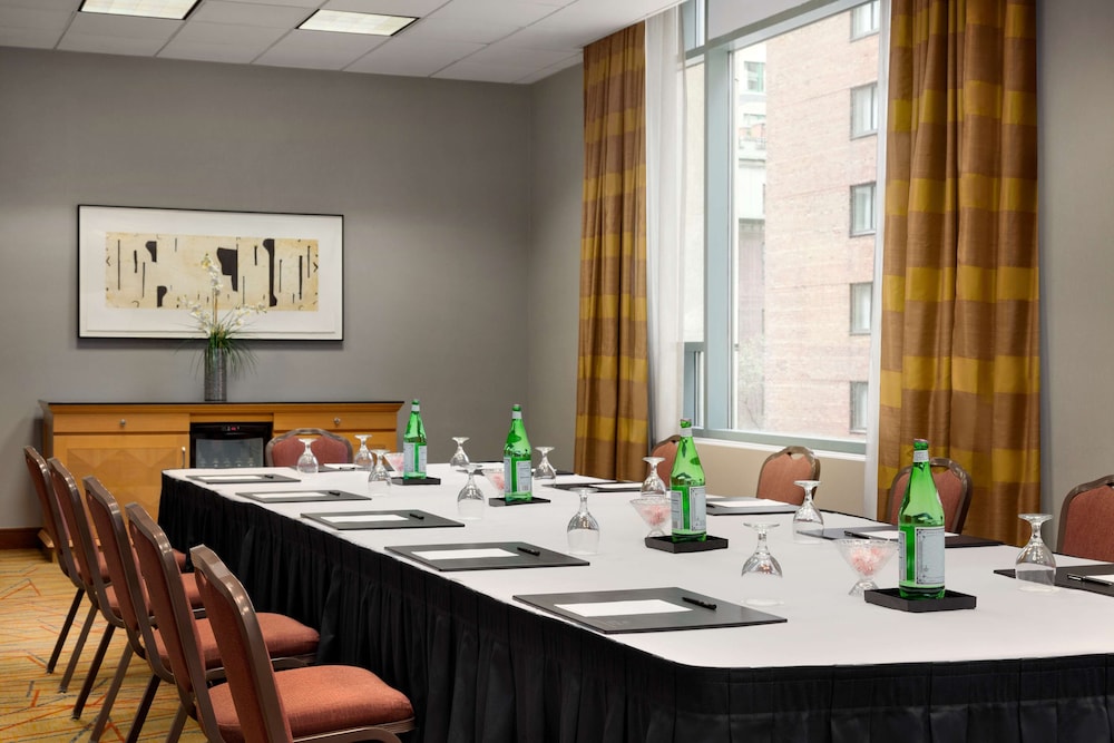Hilton Chicago Magnificent Mile Suites - photo 54
