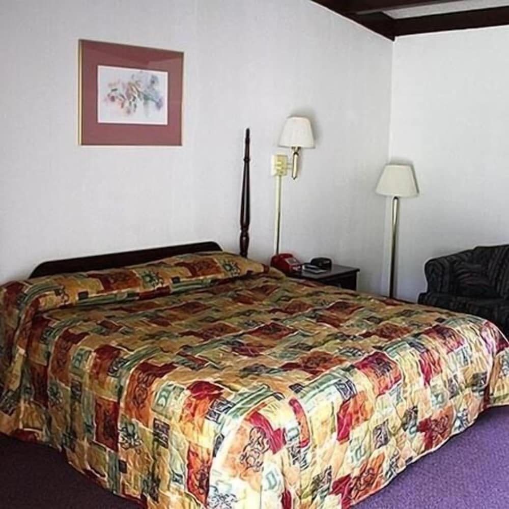 Hometown Inn Staunton - photo 12